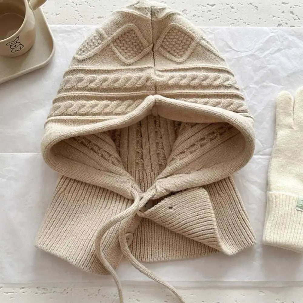 Capuche tricotée à Cordon